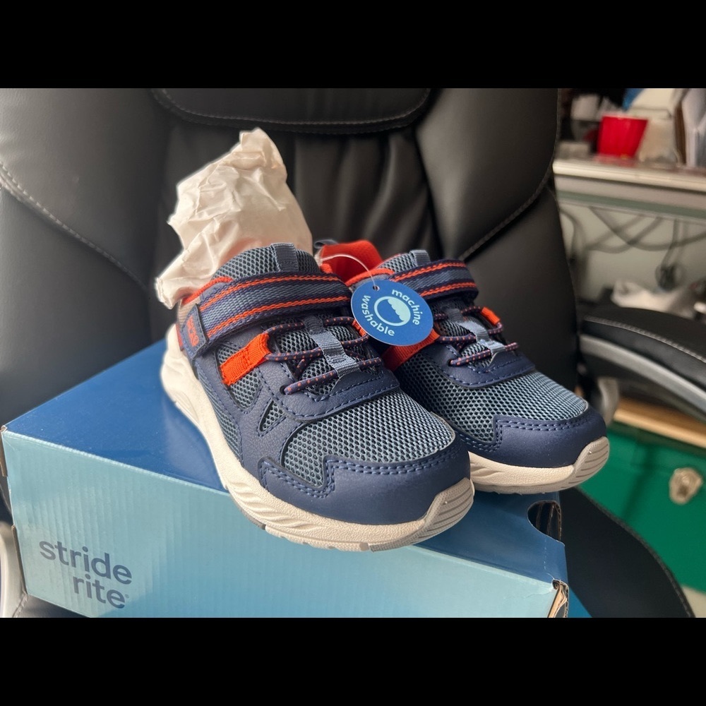 Stride rite boy toddler size 10.5 wide